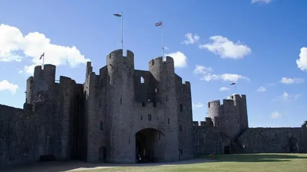 pembroke-castle-historic-view