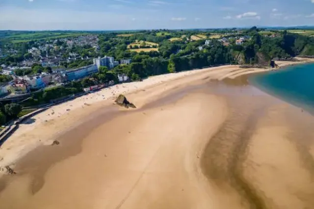 saundersfoot-beach-view