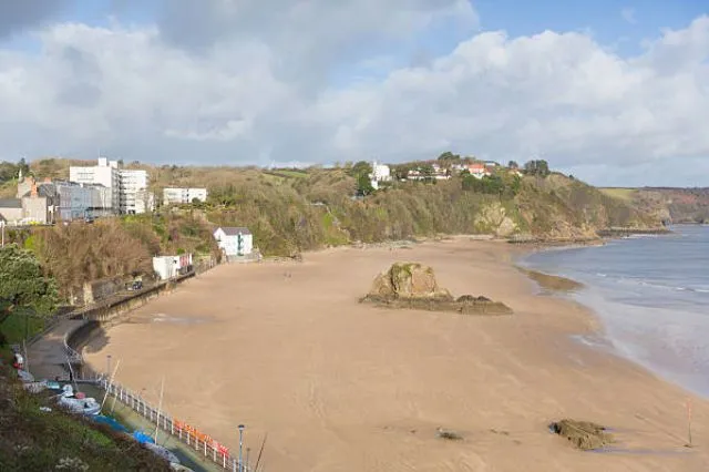 saundersfoot-beach-pembrokeshire